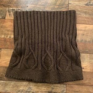 Elizabeth Gillet chunky infinity scarf